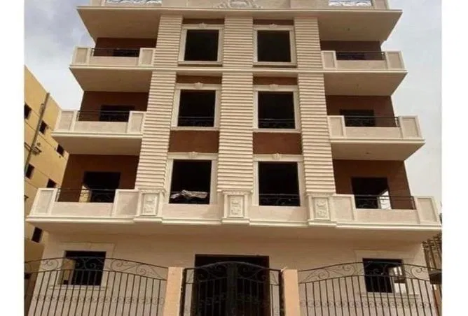 شقة 3 غرف 220 م² للبيع في El Motamayez District North