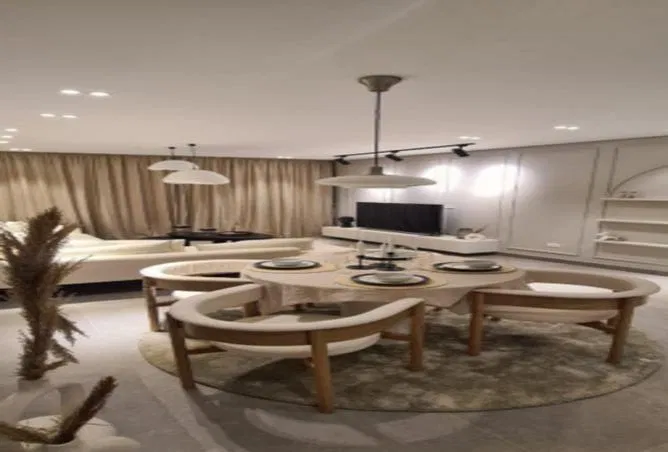 4-bedroom apartment 205 m² for sale in Village West