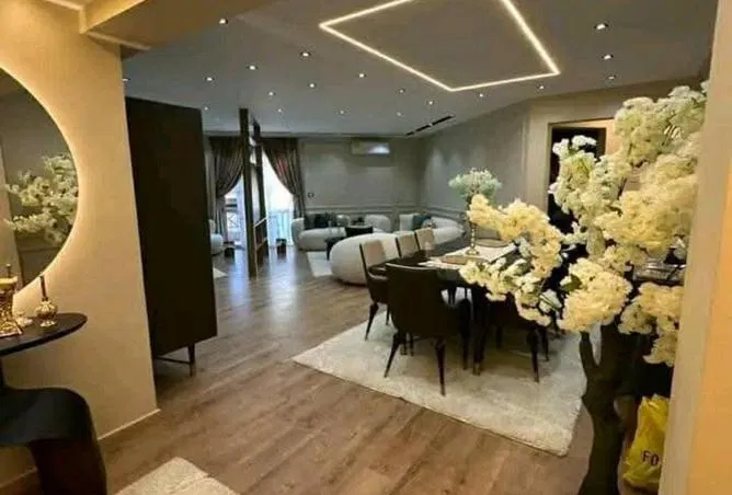 3-bedroom apartment 125 m² for sale in Nyoum October