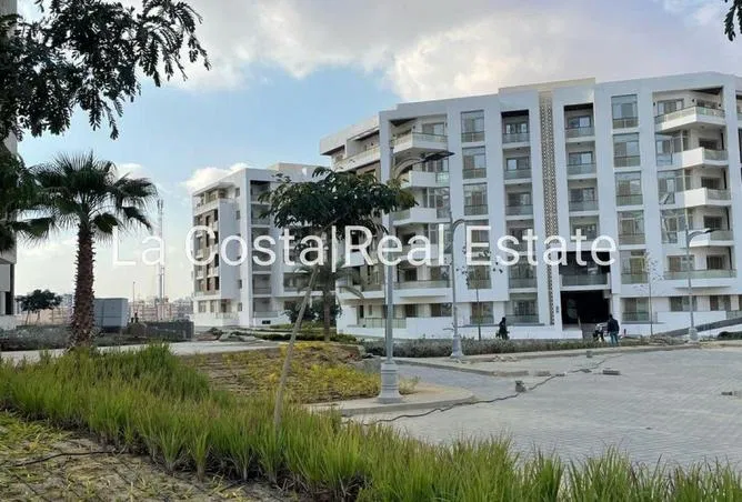 3-bedroom apartment 179 m² for sale in Al Maqsad