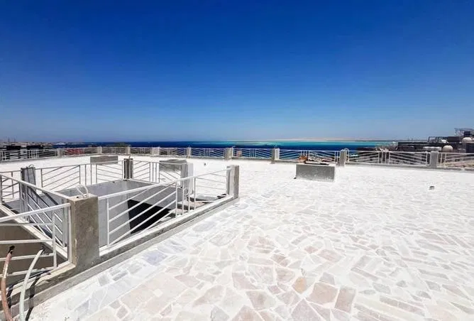 2-bedroom apartment 107 m² for sale in El Hadaba District