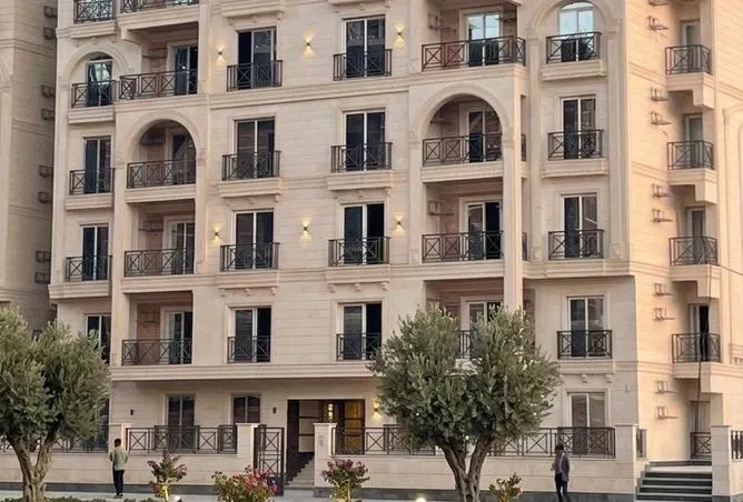 3-bedroom apartment 178 m² for sale in Ard Al Mokhabarat