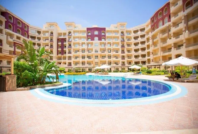 شقة غرفتين 107 م² للبيع في Arabia Azur Resort