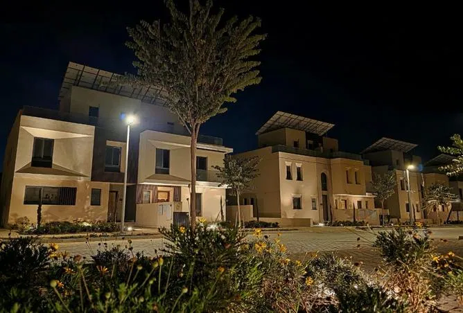 3-bedroom townhouse 197 m² for sale in Beverly Hills Road