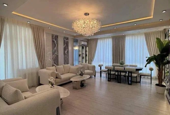 3-bedroom apartment 206 m² for sale in Al Khamayel city