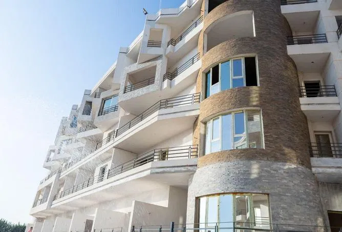 2-bedroom apartment 112 m² for sale in Al Hambra Waterfalls