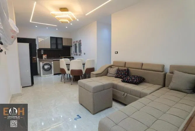 شقة غرفتين 95 م² للبيع في El Kawther District
