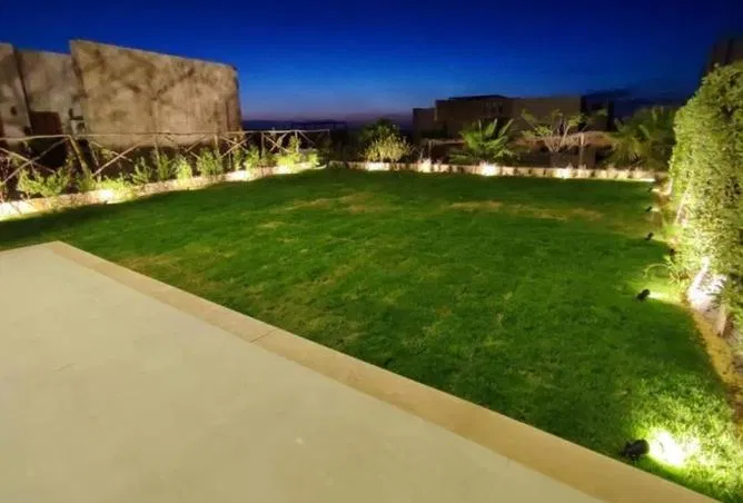 5-bedroom twin house 305 m² for sale in Caesar