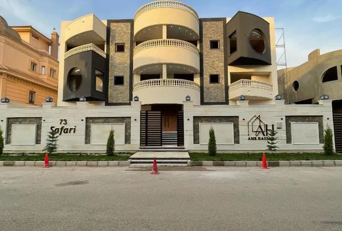 شقة 3 غرف 210 م² للبيع في Al Mushir Abu Ghazaleh St.