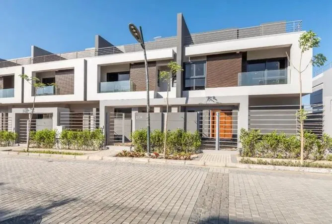 4-bedroom townhouse 213 m² for sale in Royal Meadows