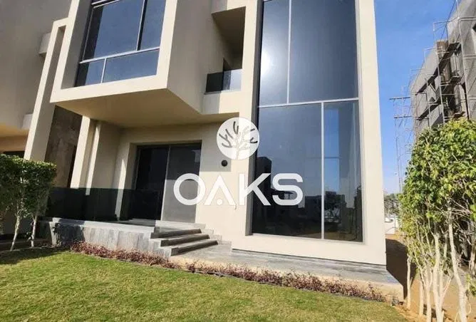 4-bedroom villa 270 m² for sale in Triangle