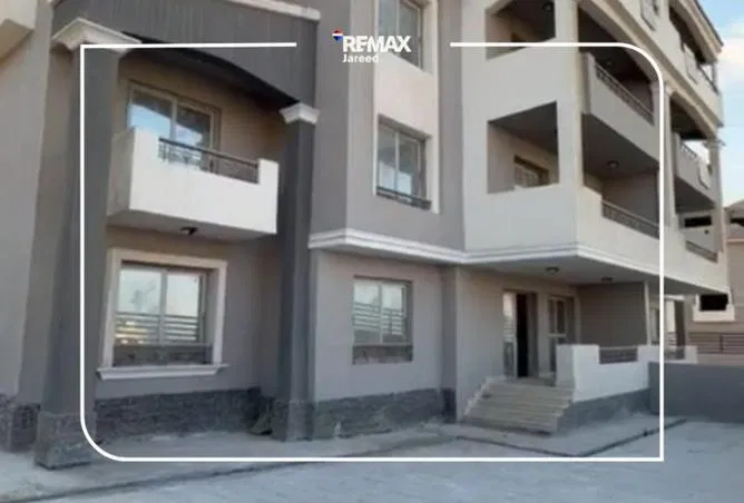3-bedroom apartment 152 m² for sale in Al Khamayel city