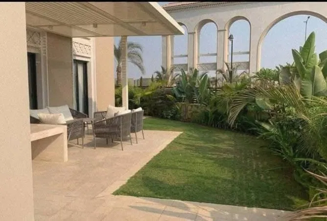 تاون هاوس 4 غرف 220 م² للبيع في فيلدج ويست، Village West