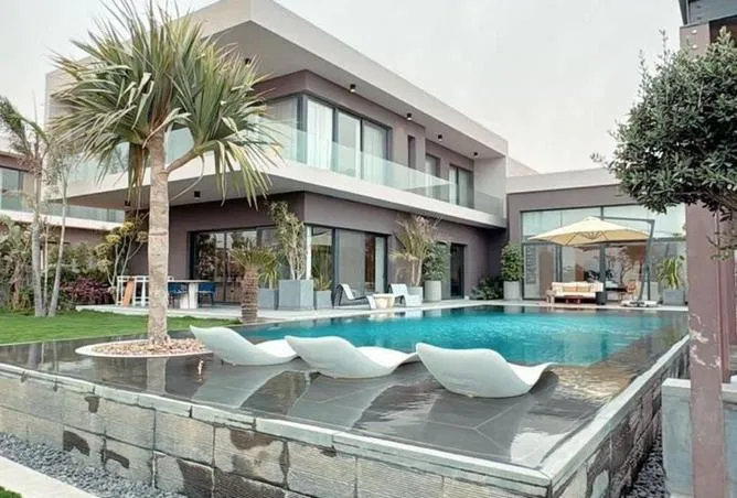 5-bedroom villa 335 m² for sale in Swan Lake October
