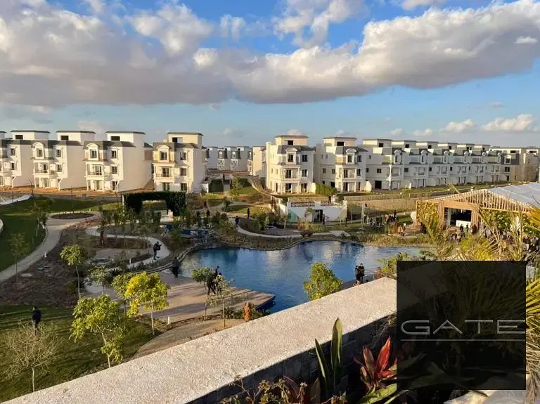 **Middle Townhouse for Sale in Mountain View October – Lakeside Phase** **Special Price | Delivery in 2027**