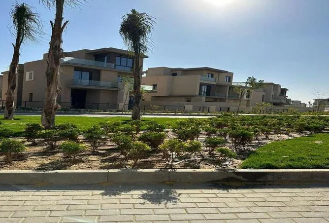 5-bedroom villa 353 m² for sale in VYE SODIC