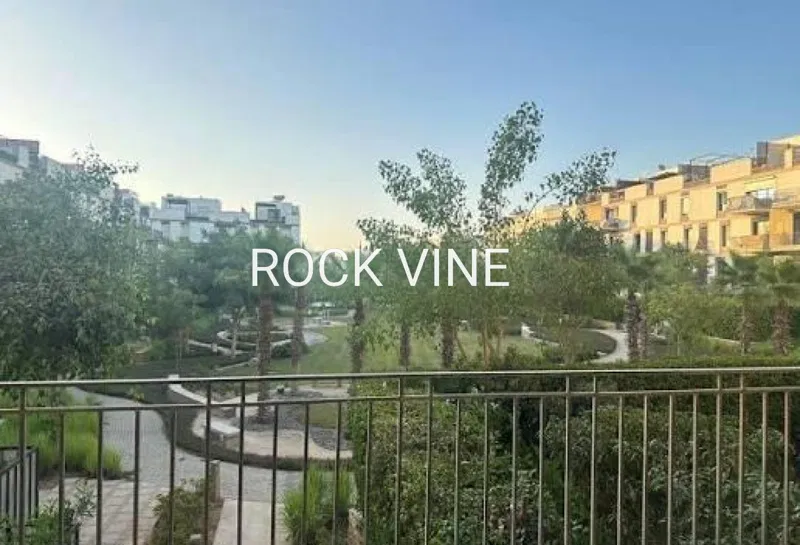 3-bedroom duplex 220 m² for sale in Beverly Hills
