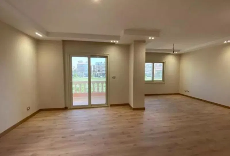 3-bedroom apartment 186 m² for sale in Village West