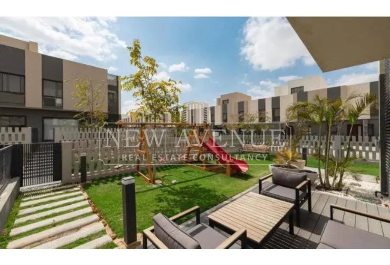 تاون هاوس 4 غرف 220 م² للبيع في Al Burouj Compound