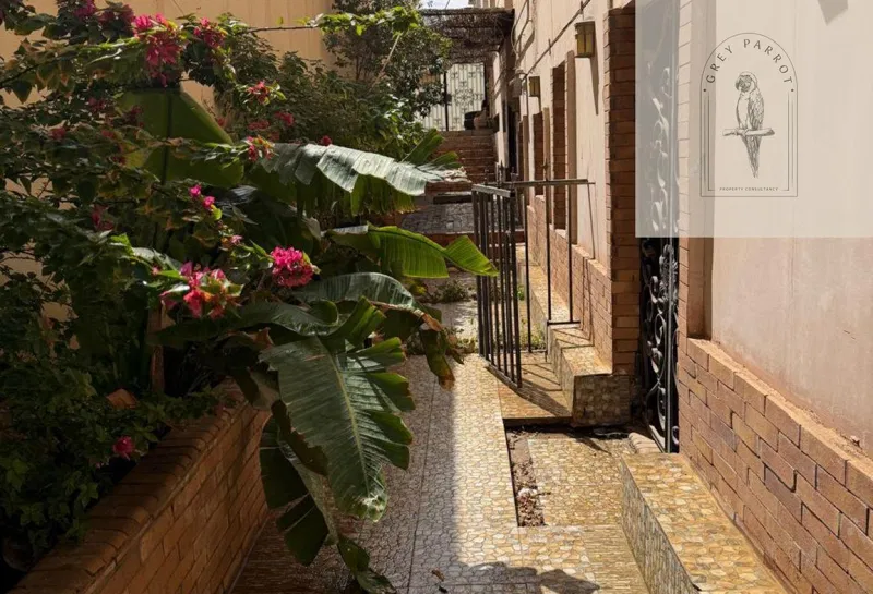 4-bedroom duplex 295 m² for sale in Street 33
