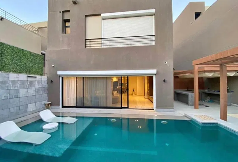 3-bedroom apartment 216 m² for sale in Al Khamayel city
