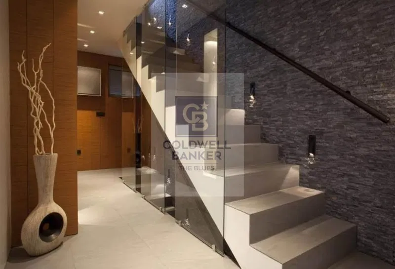 4-bedroom duplex 290 m² for sale in Villette