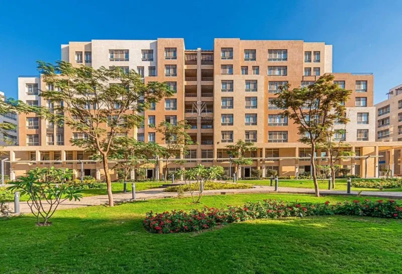 4-bedroom duplex 385 m² for sale in Al Maqsad
