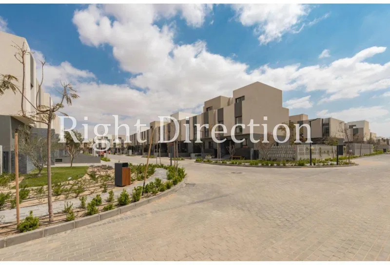 4-bedroom townhouse 220 m² for sale in Al Burouj Compound