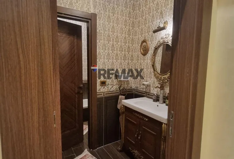 دوبلكس 6 غرف 430 م² للبيع في Al Andalus Buildings