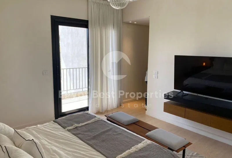4-bedroom apartment 209 m² for sale in O West