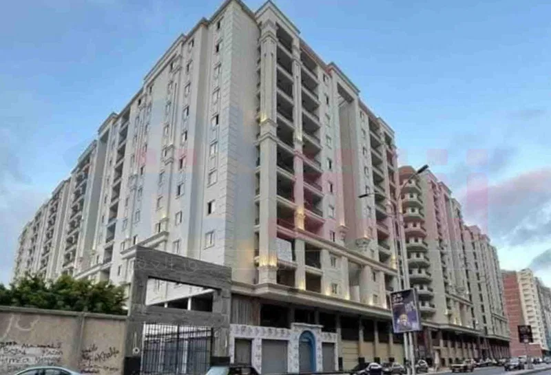 3-bedroom apartment 187 m² for sale in Smouha Square