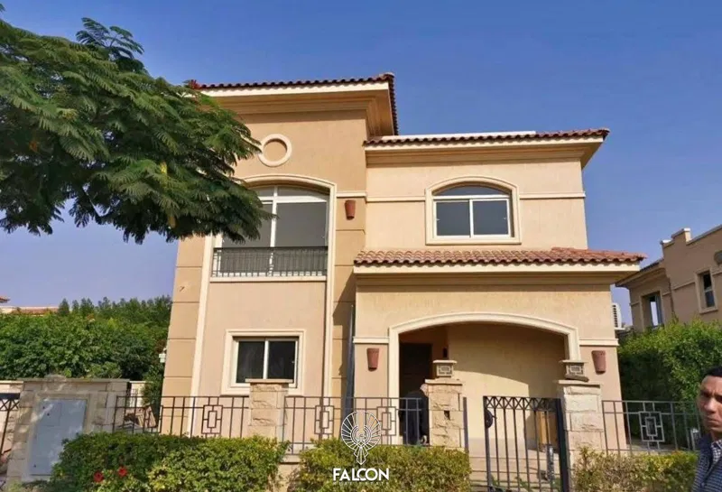 4-bedroom duplex 268 m² for sale in Stone Park