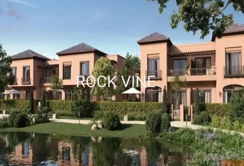 تاون هاوس 4 غرف 220 م² للبيع في فيلدج ويست، Village West
