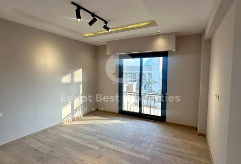 شقة 3 غرف 160 م² للبيع في فيلدج ويست، Village West