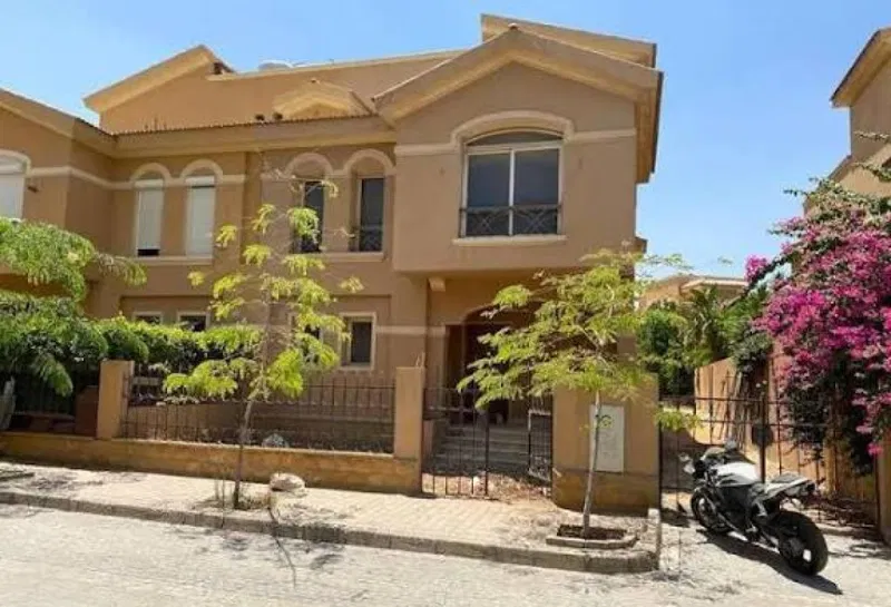 3-bedroom villa 295 m² for sale in Telal East