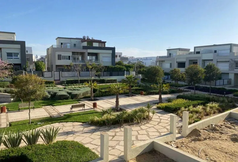 5-bedroom twin house 235 m² for sale in Hyde Park, Garden Residence