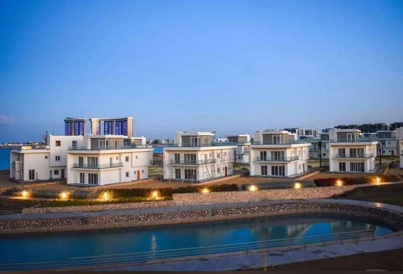 4-bedroom twin house 359 m² for sale in Mazarine