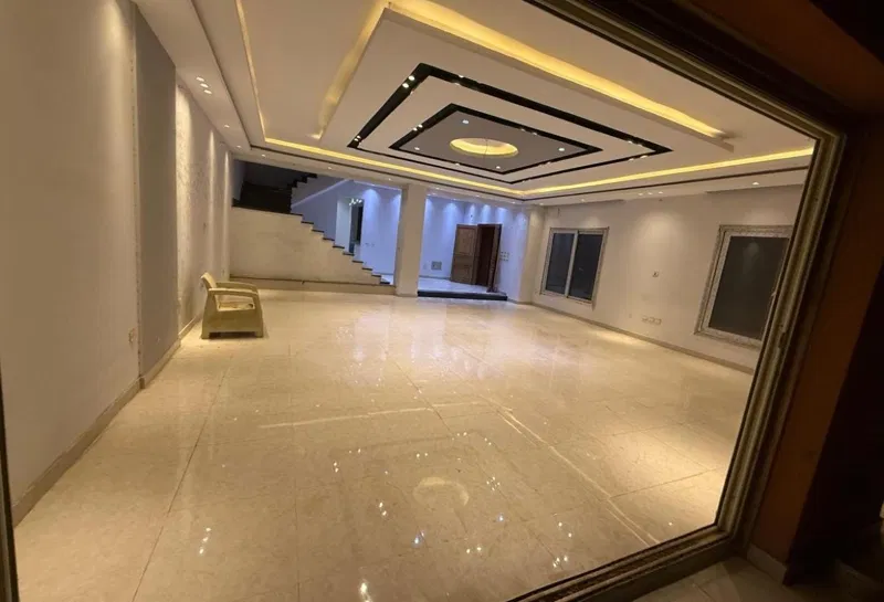 4-bedroom villa 500 m² for sale in Al Shorouk Road