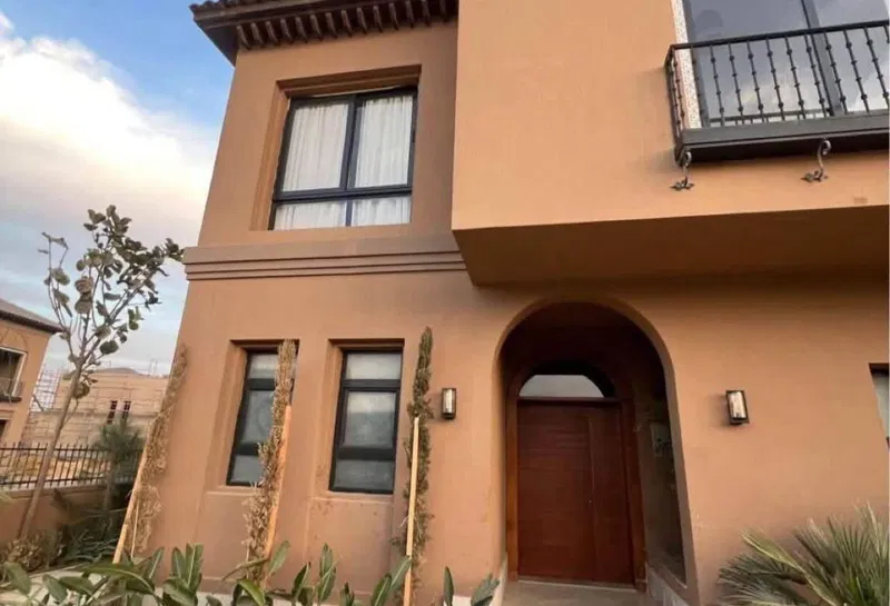 تاون هاوس 4 غرف 223 م² للبيع في فيلدج ويست، Village West
