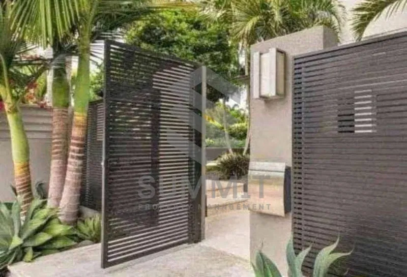 4-bedroom townhouse 221 m² for sale in Yaru new capital Compound
