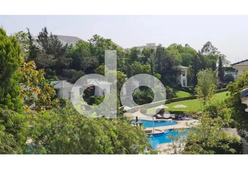 3-bedroom ivilla 265 m² for sale in Mountain View 1.1
