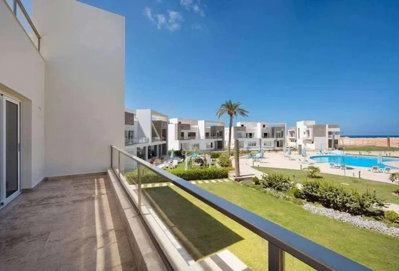 4-bedroom twin house 359 m² for sale in Mazarine
