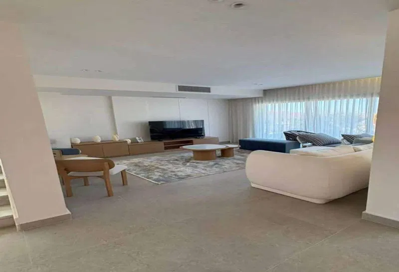 4-bedroom twin house 359 m² for sale in Mazarine