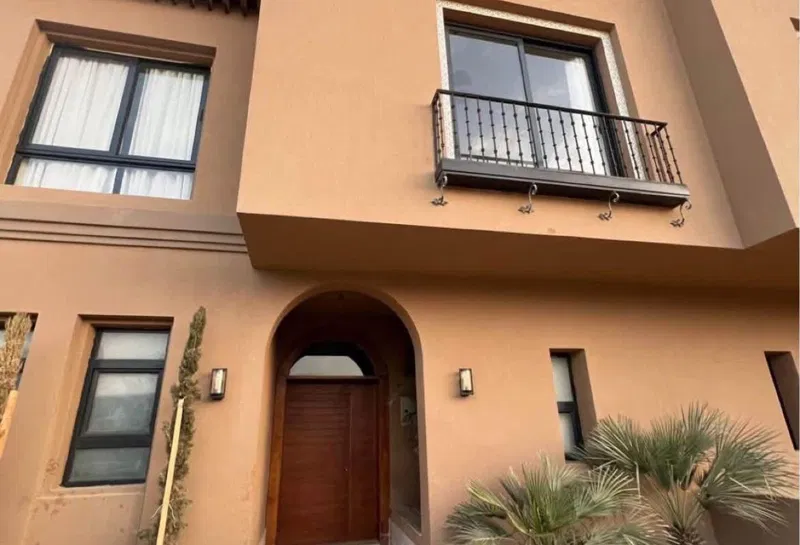 4-bedroom townhouse 223 m² for sale in Village West