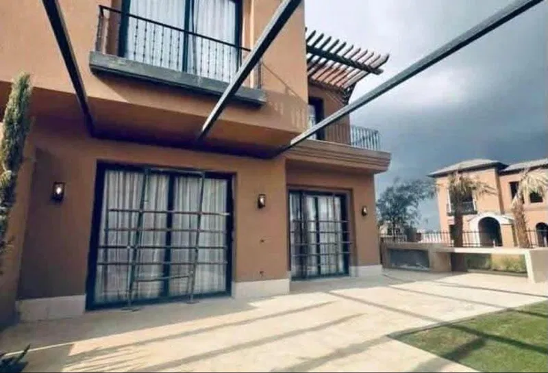 تاون هاوس 4 غرف 223 م² للبيع في فيلدج ويست، Village West