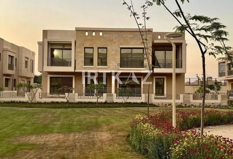 4-bedroom villa 270 m² for sale in Taj City