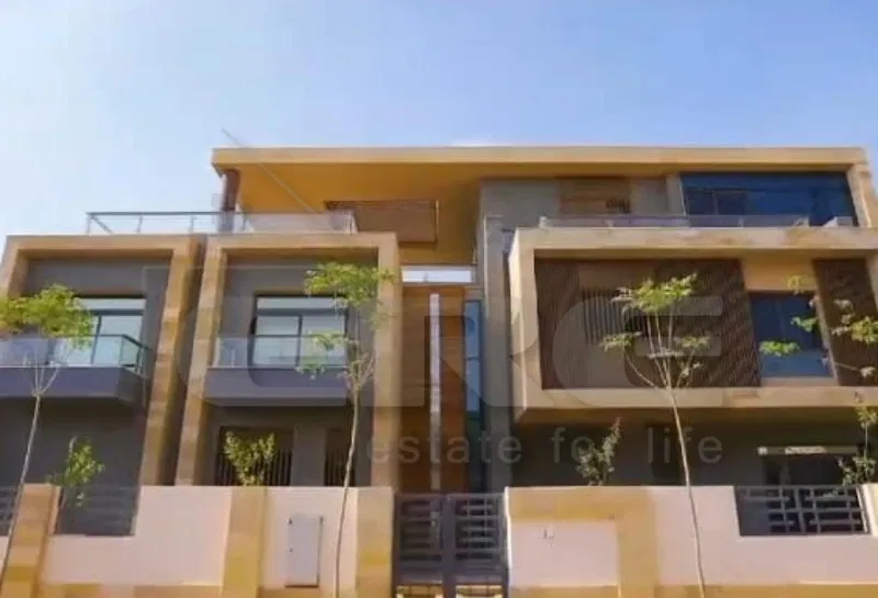4-bedroom twin house 195 m² for sale in Taj City