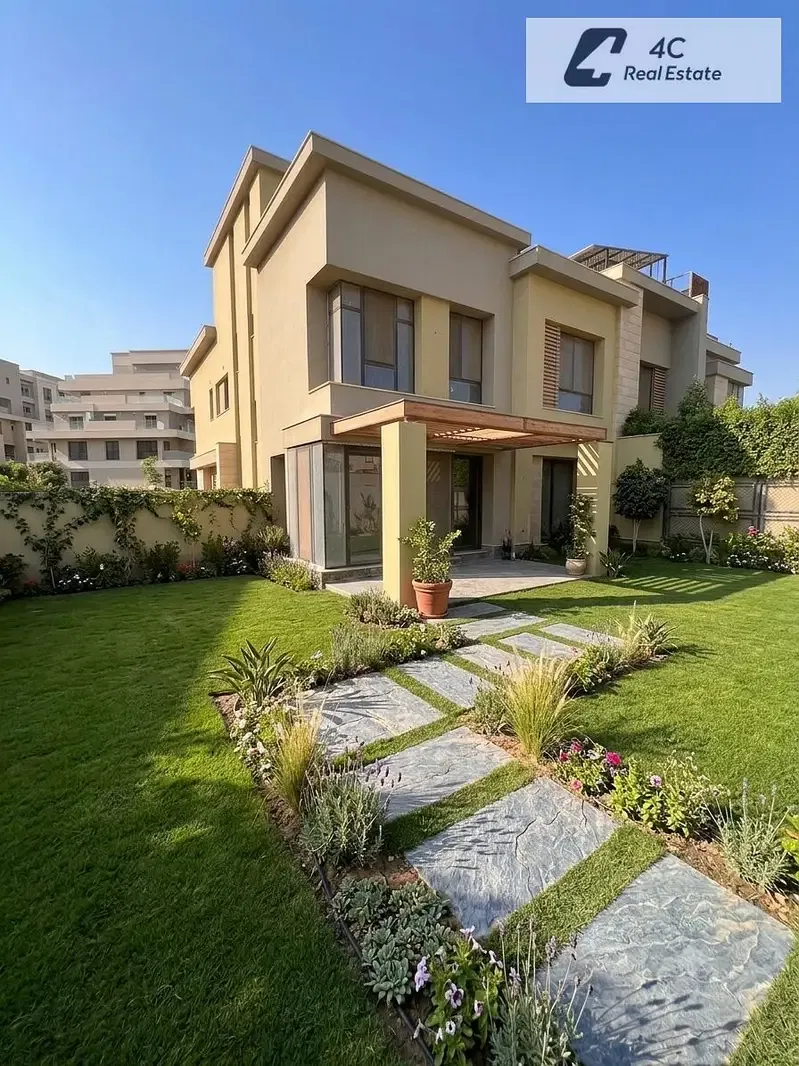 Twin house villa for sale with a 2-year installment plan 450 sqm ready to move prime location open view in Sodic Villette Fifth Settlement New Cairo