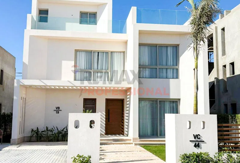 4-bedroom villa 550 m² for sale in Mar Bay