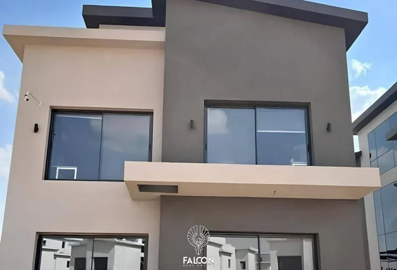 4-bedroom townhouse 210 m² for sale in Creek Town